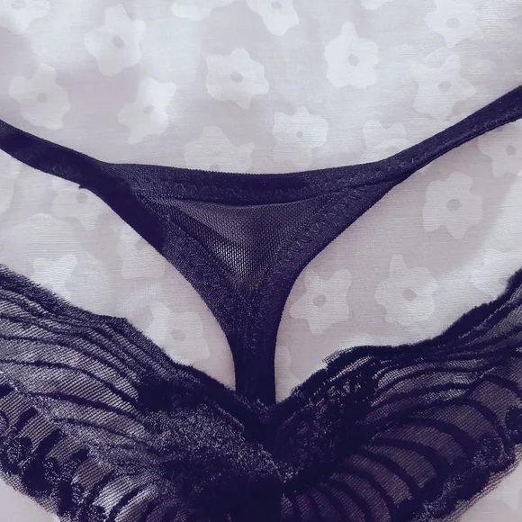 Black Butterfly Low Rise Thöng - Picture 6 of 6